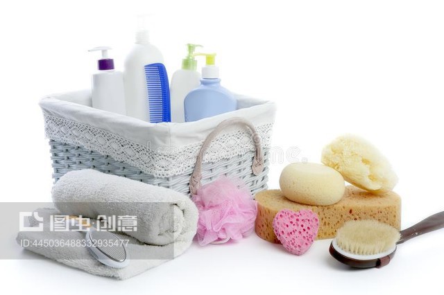 带沐浴露的洗浴用品篮Bath toiletries basket with shower gel
